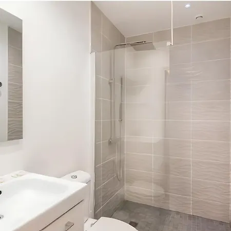 Secret Jungle Chartrons - Hyper-centre Jacuzzi Bain Balneo & Cinema Lägenhet