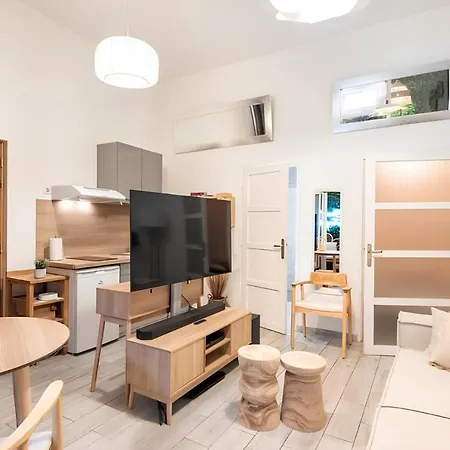 Appartement Secret Jungle Chartrons - Hyper-centre Jacuzzi Bain Balneo & Cinema *